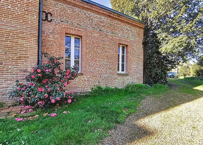 Le Relais de Fleyres - Gîte Authentique avec Jardin, Parking et Wifi Toulouse